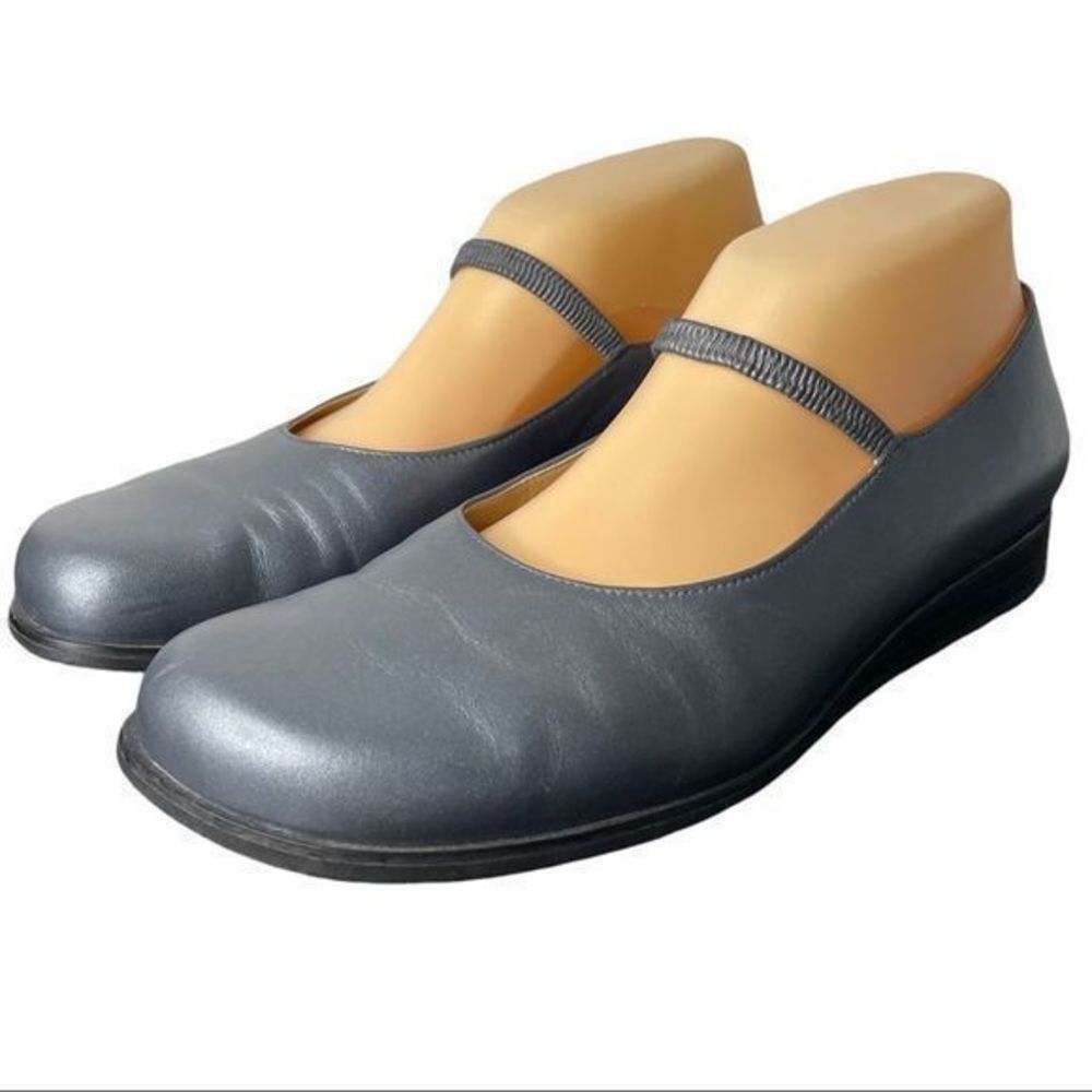Nine West Women's Blue/Gray Slip on Leather Strap Close Toed Shoes Size 8